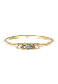 Goldring mit einem zentralen grünen Stein im Marquise-Schliff, flankiert von zwei runden klaren Steinen, zartes Band mit polierter Oberfläche.