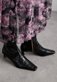 COSMO KITTEN BOOTIE - Classic ankle boots - black