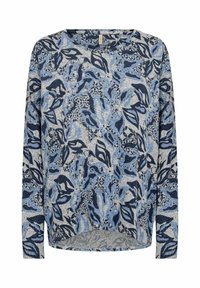 Un pull à manches longues sur fond clair avec des motifs de feuilles bleu foncé et bleu clair. Texture en tricot douce et coupe décontractée.