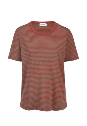Korte mouwen T-shirt met ronde hals en dunne horizontale roodbruine en lichtbruine strepen, met het label "hessnatur" op het halslabel.