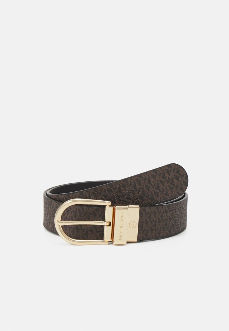 Ceinture à motif marron avec boucle en métal doré. Présente une gravure "Michael Kors" ; conçue avec une texture lisse et des extrémités arrondies.