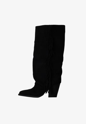 Botte noire en daim montant jusqu’au genou avec un talon empilé et un détail à franges sur le côté.
