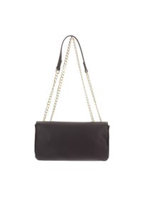 Borsa a mano in pelle nera di forma rettangolare, con una tracolla in catena dorata e dettagli in pelle. Texture liscia con dettagli di design minimi.