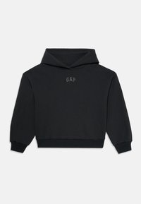 Hoodie preto cropped com mangas longas e punhos canelados, apresentando o pequeno texto "GAP" centralizado no peito.