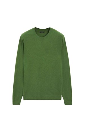 Zielony sweter wykonany z miękkiej dzianiny. Posiada okrągły dekolt, długie rękawy oraz prążkowane mankiety i dół. Prosty, gładki kolor bez wzorów.