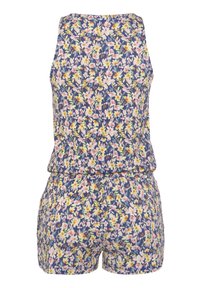 Gėlių romperis su tamsiai mėlynu fonu, geltonomis, rausvomis ir baltomis gėlėmis, be rankovių dizainas ir surinkta liemens dalis.