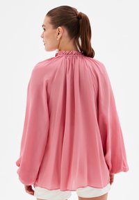 adL TIED  - Bluse - powder