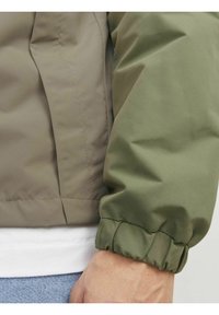 Jack & Jones Overgangsjakke - oil green