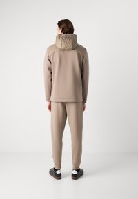 Thumbnail Image 5