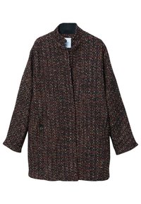 Chaqueta de tejido en tonos oscuros con motas multicolores. Cuenta con un cuello alzado, un corte holgado y cierre de un botón. Textura suave.