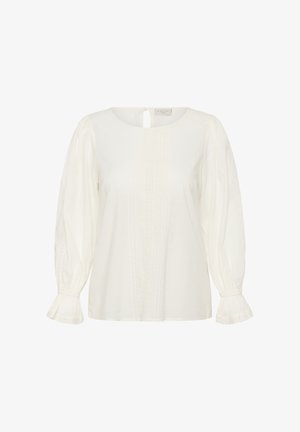 Hvid bluse med lange ærmer og pufærmer, blonder detaljer foran og på manchetterne, rund halsudskæring og lille lukning med knap bagpå.