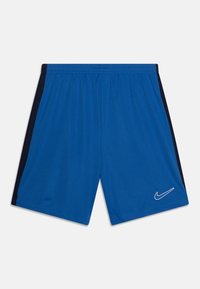 Blaue Sportshorts aus leichtem Material mit einem schwarzen seitlichen Einsatz und dem weißen Nike-Logo an der unteren rechten Vorderseite.