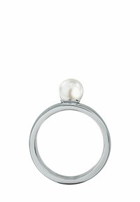 Anello d'argento con una perla bianca liscia e rotonda sulla sommità, dal design minimalista e finitura lucida.