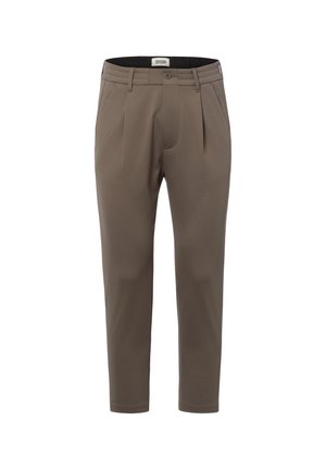 Bruine taps toelopende broek met plooien, knoop- en ritssluiting, riemlussen en zijzakken, weergegeven op een witte achtergrond.