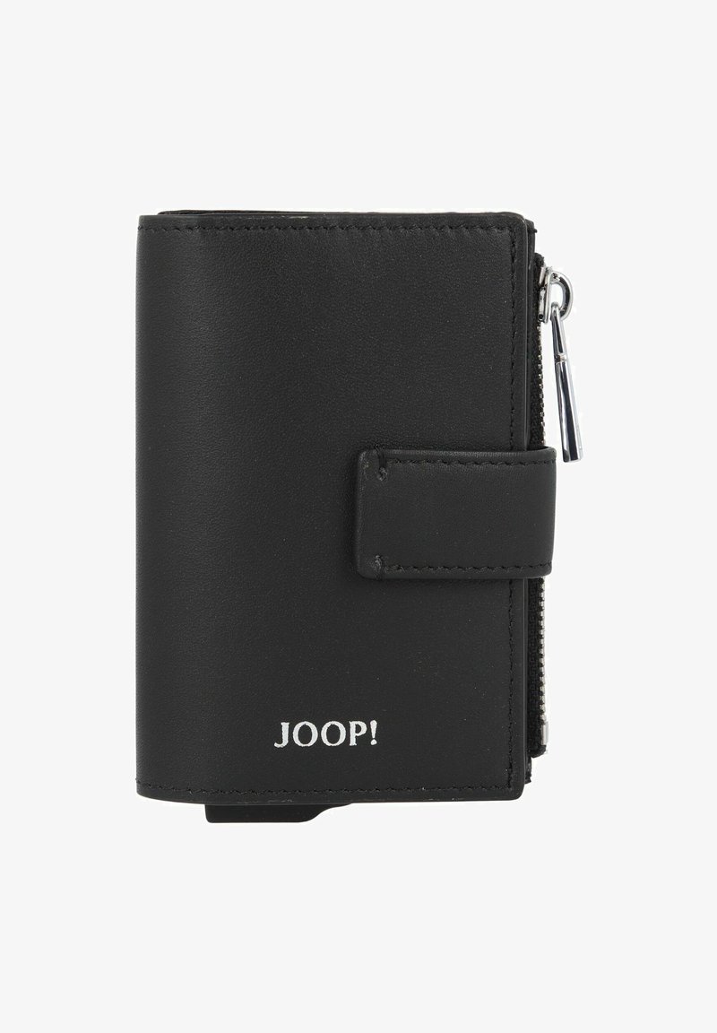 Portafoglio in pelle nera con chiusura a zip, cinturino con bottone a pressione e dettagli in logo argentato. Design compatto con superficie texture.