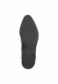 Sole di scarpa in pelle nera con superficie texturizzata e design a punta. Numero 37 contrassegnato vicino al tallone. Bordo liscio con lieve curvatura.
