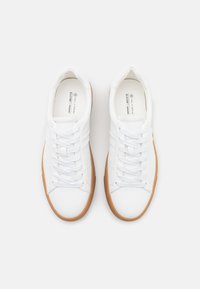 Call it Spring MUNROE - Tenisice - white