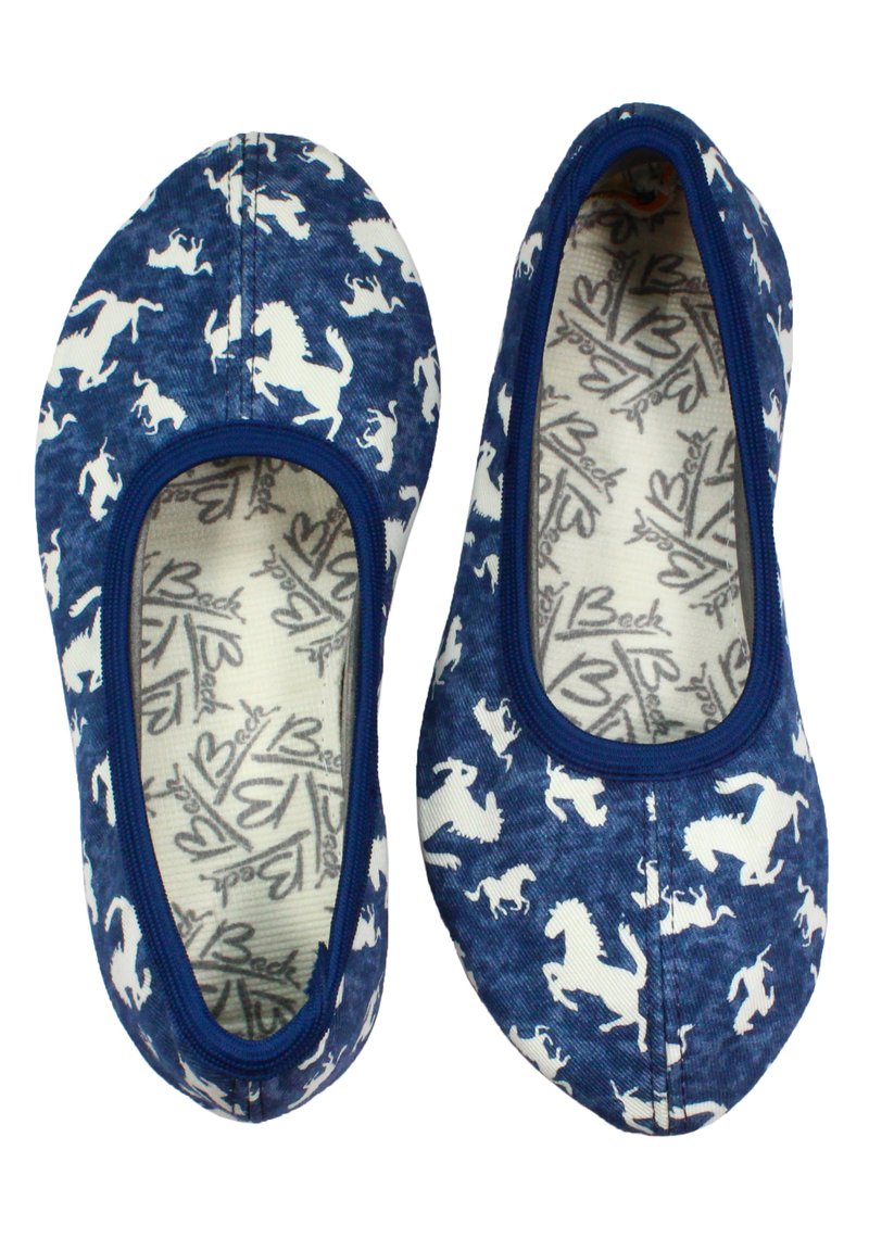 Blaue Stoff-Slipper mit einem weißen Pferdemuster, runder Zehenpartie und elastischem Rand, sowie einem gemusterten Innensohlen-Design.