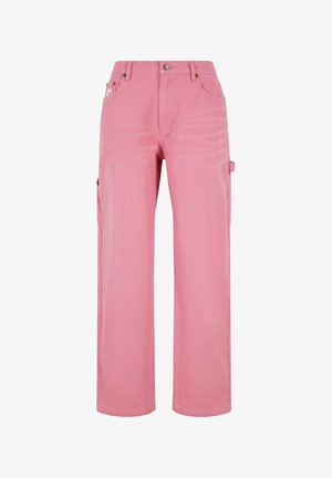 Ružičaste cargo hlače od denima. Imaju visoki struk, široke nogavice, bočne džepove i prednje kopčanje na dugme. Glatka tekstura i ravnomjerna boja.