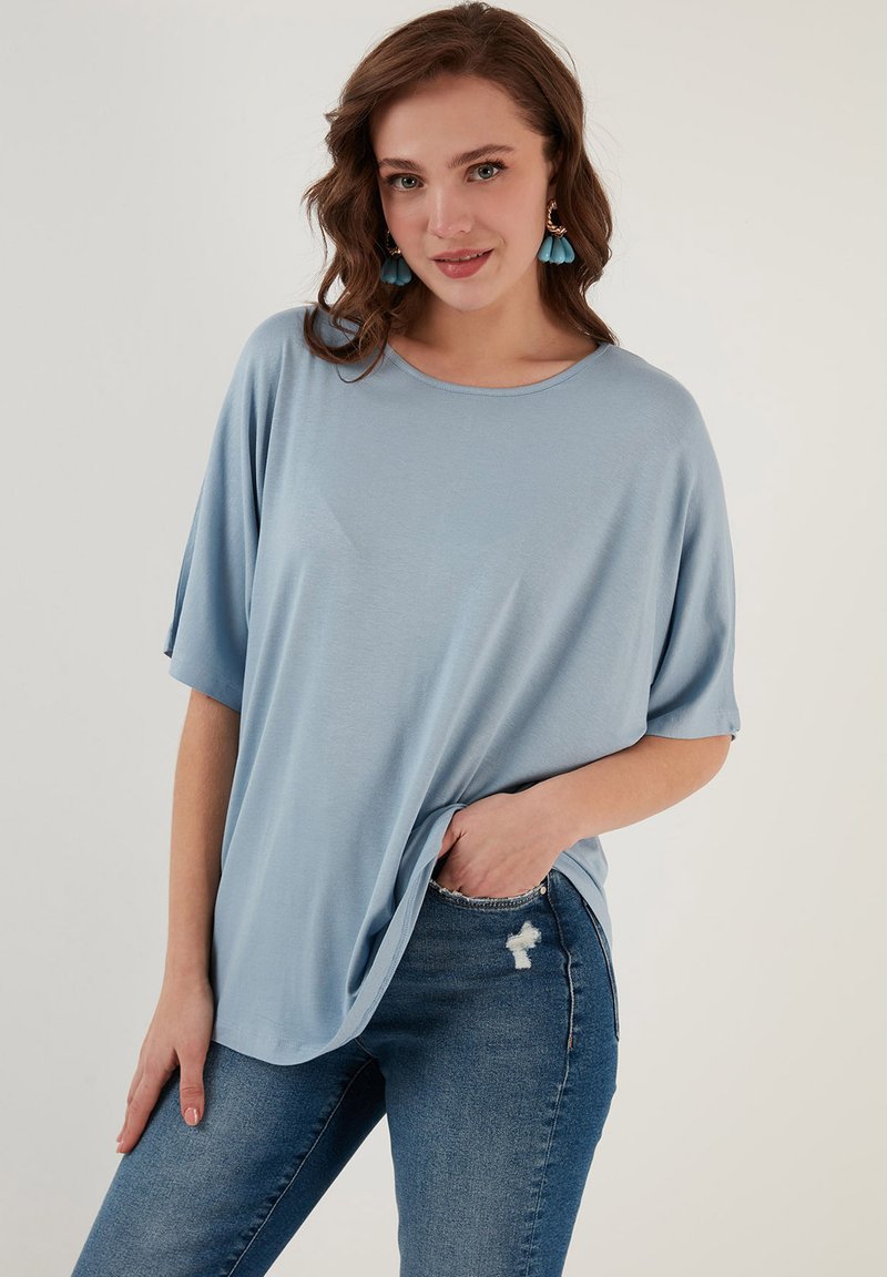 LELA LOOSE FIT - Basic póló - baby blue