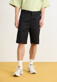 Carhartt WIP - MASTER - Shorts - black Thumbnail Image 1