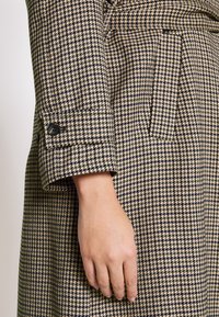 Kaffe Curve Trenchcoat - sand
