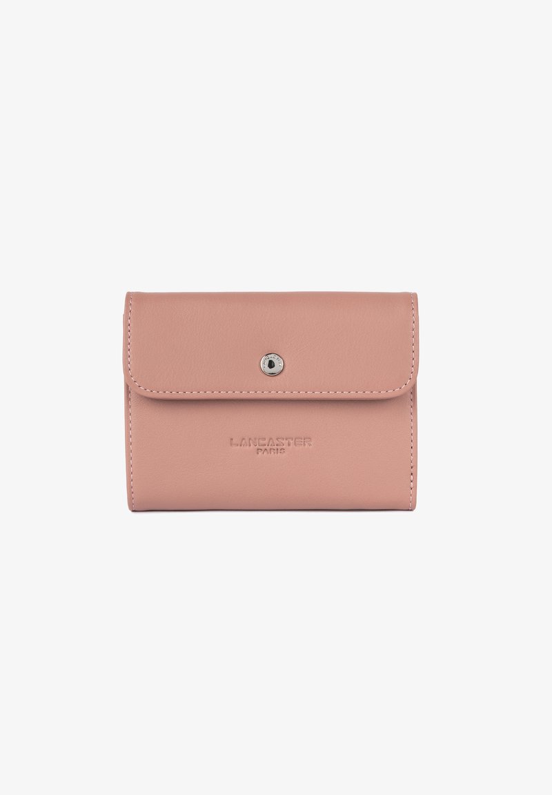 Portafoglio in pelle rosa pallido, con chiusura a pattina, bottone a pressione in argento, nome del marchio impresso e superficie liscia con cuciture a contrasto.