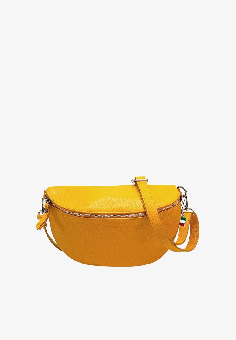 Geel leren handtas met een afgeronde vorm, een ritssluiting aan de bovenkant en een afneembare schouderband. Bevat een klein Italiaans vlaggetje als accent.