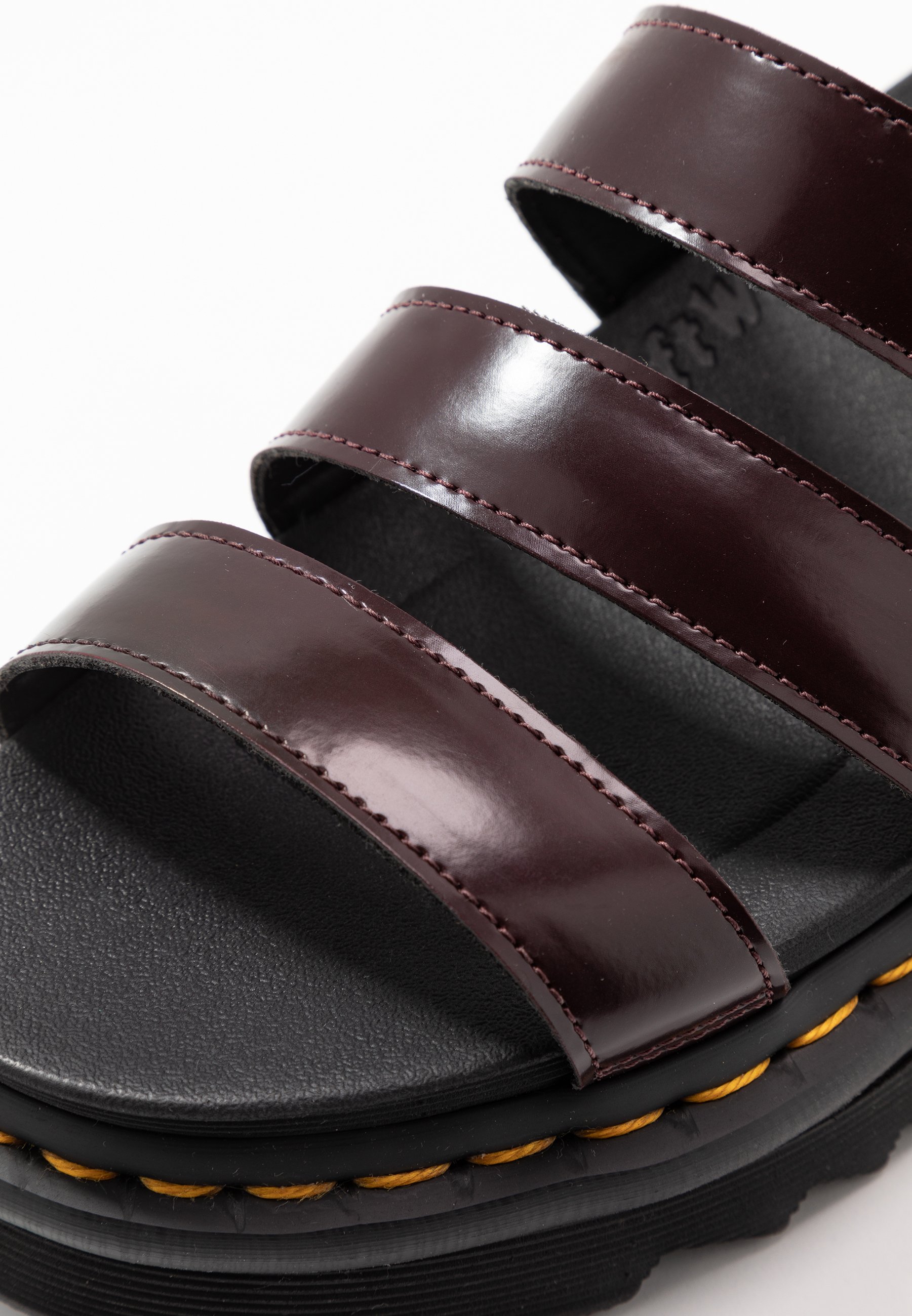 dr martens plataforma cherry