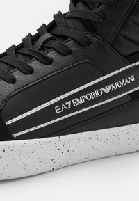 EA7 Emporio Armani BASKET RETRO UNISEX - Sneakers alte - black/white