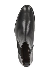 Bottine en cuir noir présentant un design épuré, un bout rond, des panneaux latéraux élastiques et une tirette arrière pour un enfilage facile.