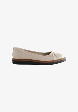 Next, REGULAR FIT - FOREVER COMFORT® CHUNKY SOLE BOW BALLET FLATS . - Bailarinas - bone