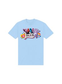 Lyseblå bomulds T-shirt med et farverigt grafik med teksten "DELE Kærlighed" og en lilla bjørn karakter, pyntet med hjerter og stjerner.