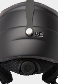 Zwarte helm met een matte afwerking, verstelbare kinbanden en een gevoerde binnenkant. Voorzien van een maatlabel (53-56) en veiligheidskeurmerk.