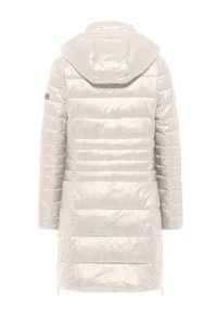 Kurtka puchowa w jasnobeżowym kolorze, błyszczący materiał, odpinany kaptur, poziomy pikowany wzór, dwa boczne zamki błyskawiczne oraz ozdobne logo na rękawie.