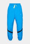 WOVEN ICON PANT STARTING FIVE - Pantalones deportivos - photo blue/barely volt/black