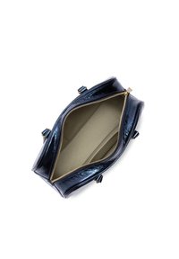 Sac en cuir verni bleu marine avec fermeture éclair dorée, intérieur spacieux et poignées latérales doubles. Doublé d'un tissu clair pour un contraste.