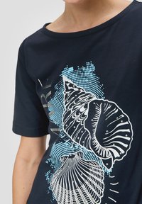 s.Oliver BLACK LABEL - T-shirt z nadrukiem