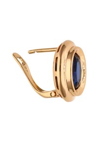 Goldene Creole mit einem großen ovalen blauen Edelstein. Das Design umfasst geschichtete, kreisförmige Akzente und einen sicheren Verschluss.