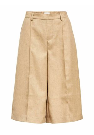 Culotte beige a vita alta in un tessuto testurizzato, con pieghe frontali, tasche laterali e un design a gamba larga.