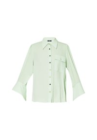 Blusa verde chiaro a maniche lunghe con colletto a punta, taschino frontale e bottoni neri. Presenta maniche svasate e una texture liscia e lucida.