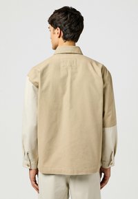 Wrangler CASEY JONES Giacca leggera beige