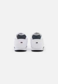 Tommy Hilfiger CORE RUNNER - Tenisky - white
