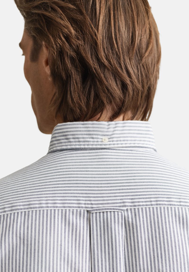 REG CLASSIC POPLIN STRIPED SHIRT - Randig Skjorta För Henne Från Gant