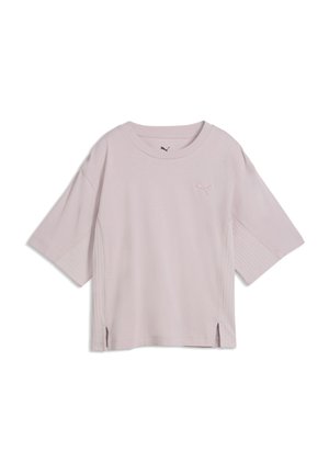 Lys pink kortærmet Puma T-shirt med rund hals og lille Puma-logo på brystet, vist på hvid baggrund.