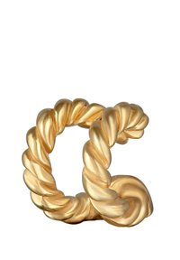 Guldtonet dekorativt objekt med et snore-design. Glat tekstur med afrundede ender, der fremviser en blank finish og indviklet detaljering.