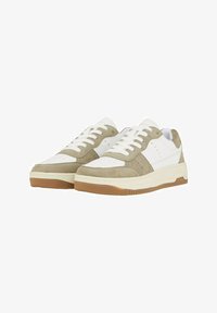 Ausgewählt, forest white