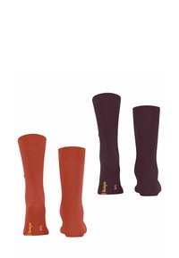 Dwie pary skarpetek: jedna w głębokiej czerwieni, a druga w ciemnym purpurze. Każda para ma ribbowany brzeg i logo z boku.