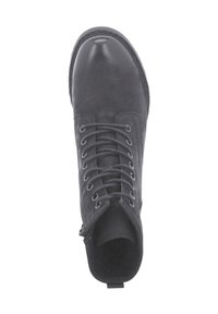 Černá kotníková kožená bota s hladkou špičkou, strukturovaným svrškem a šněrováním vpředu. Má boční zip a zesílený podpatek.