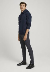 TOM TAILOR DENIM MELANGE WITH BELT - Chino - navy grindle structure